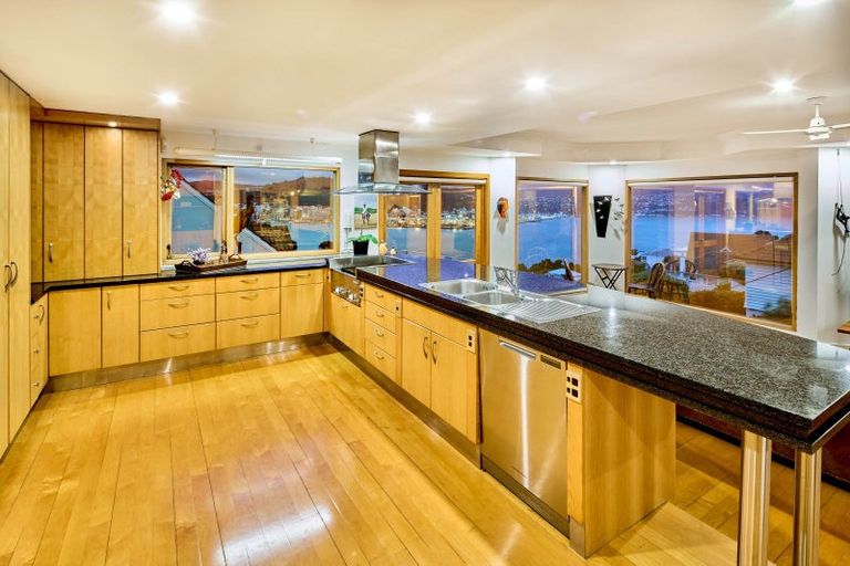 Photo of property in 76 The Crescent, Roseneath, Wellington, 6011