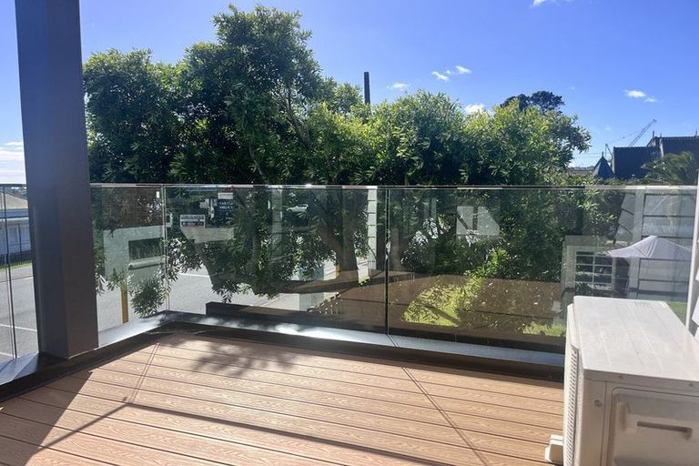 Photo of property in 134a Mokoia Road, Chatswood, Auckland, 0626