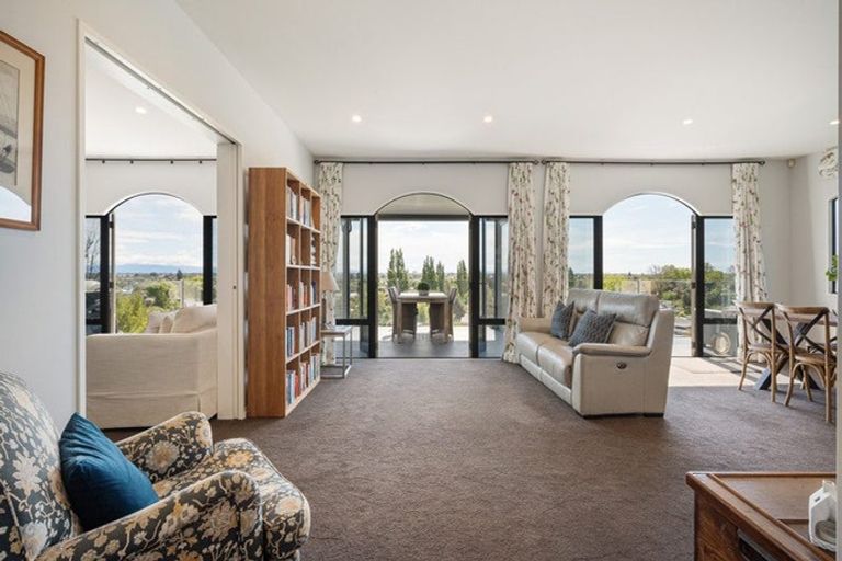 Photo of property in 39 Overdale Drive, Cashmere, Christchurch, 8022