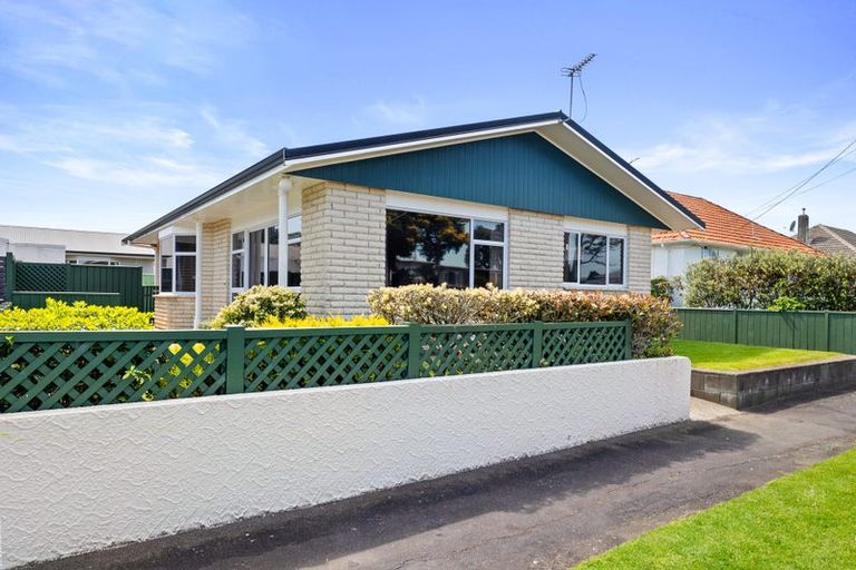 Photo of property in 3 Karaka Street, Merrilands, New Plymouth, 4312