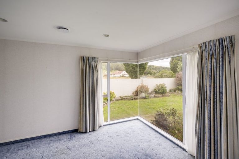 Photo of property in 3 Lowndes Place, Taradale, Napier, 4112