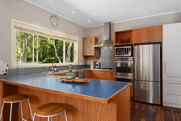 Photo of property in 379 Motutara Road, Muriwai, Waimauku, 0881