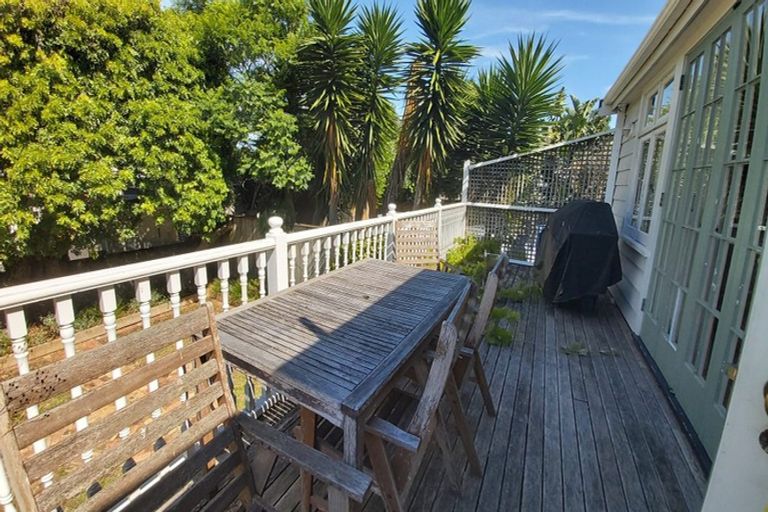 Photo of property in 31 Seafield View Road, Grafton, Auckland, 1023