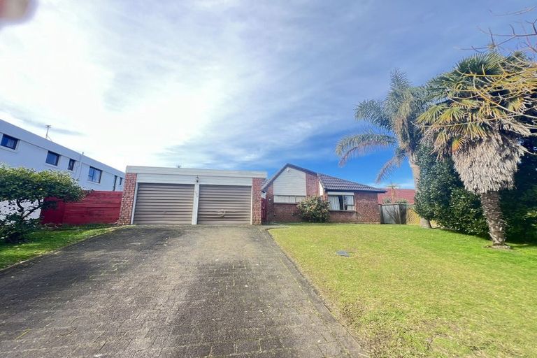 Photo of property in 124 Carnoustie Drive, Wattle Downs, Auckland, 2103