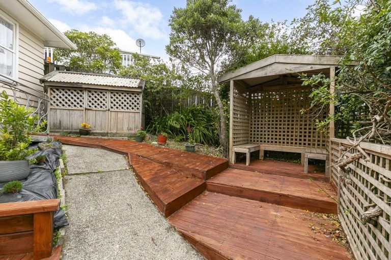 Photo of property in 52 Kenmore Street, Newlands, Wellington, 6037