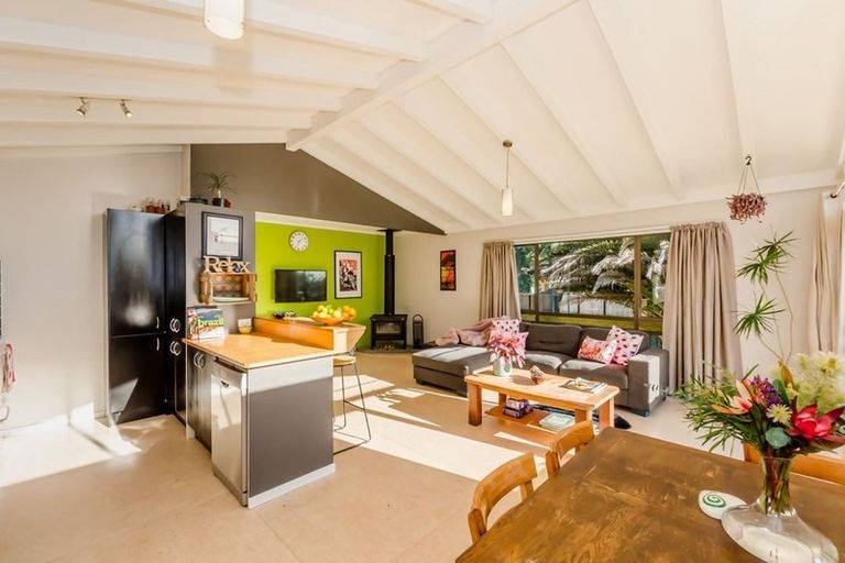 Photo of property in 1 Freyberg Crescent, Waikanae Beach, Waikanae, 5036