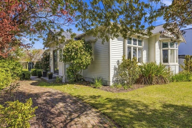 Photo of property in 124 Edward Avenue, Edgeware, Christchurch, 8013