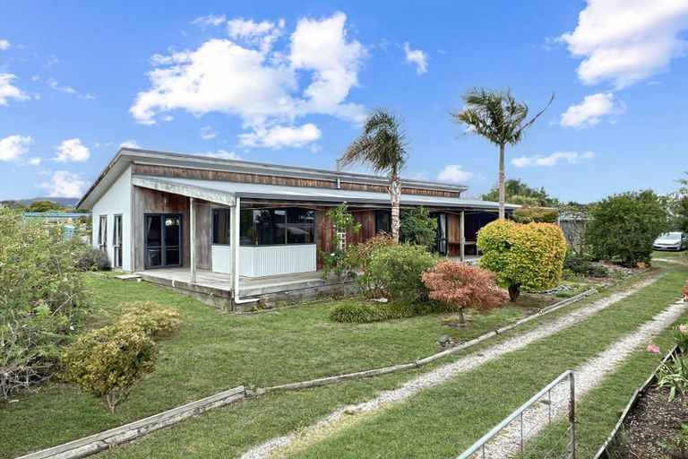 Photo of property in 10 Pohutukawa Avenue, Kaiaua, Pokeno, 2473