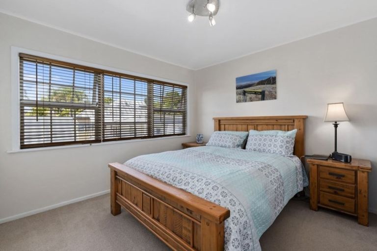 Photo of property in 1/1 Gray Crescent, Torbay, Auckland, 0630