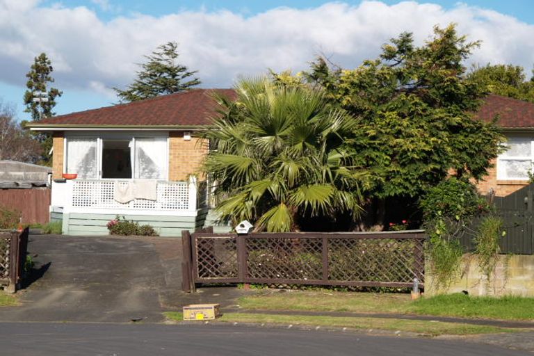 Photo of property in 15 Chisholm Place, Mangere East, Auckland, 2024