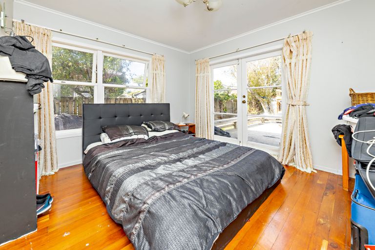 Photo of property in 26 Tiraumea Drive, Pakuranga, Auckland, 2010