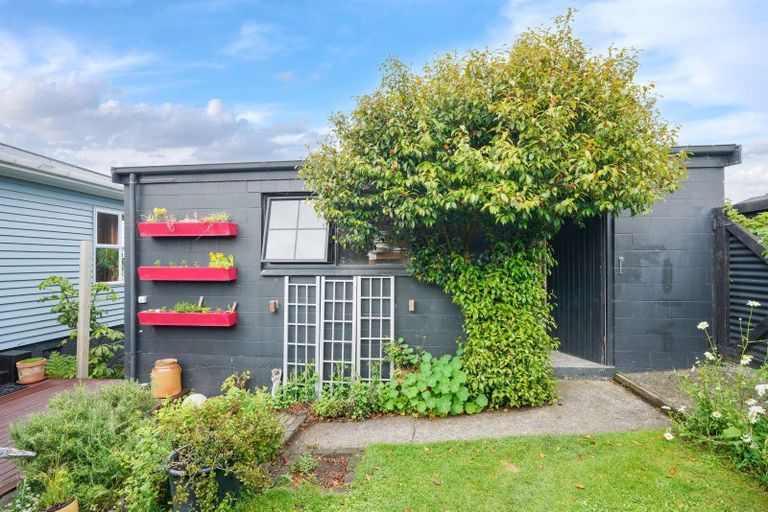 Photo of property in 23 Osborne Street, Riverton/aparima, Riverton, 9822