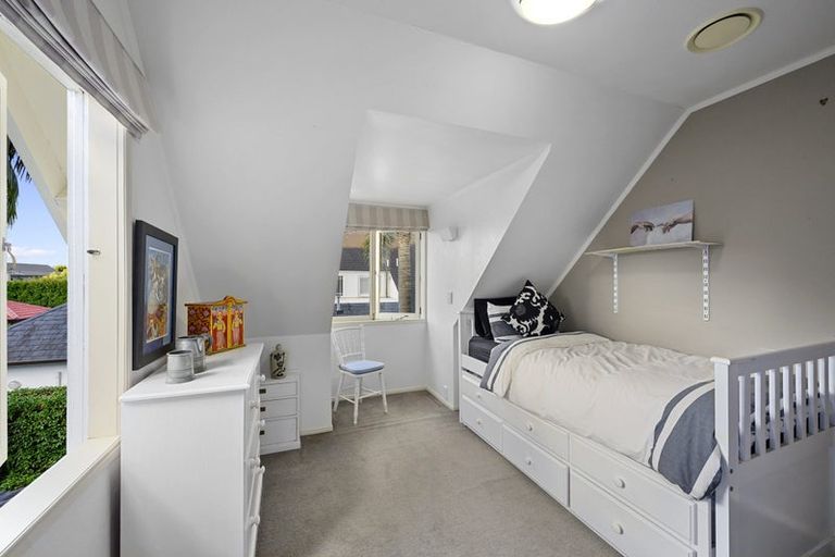 Photo of property in 12 Cecil Road, Milford, Auckland, 0620