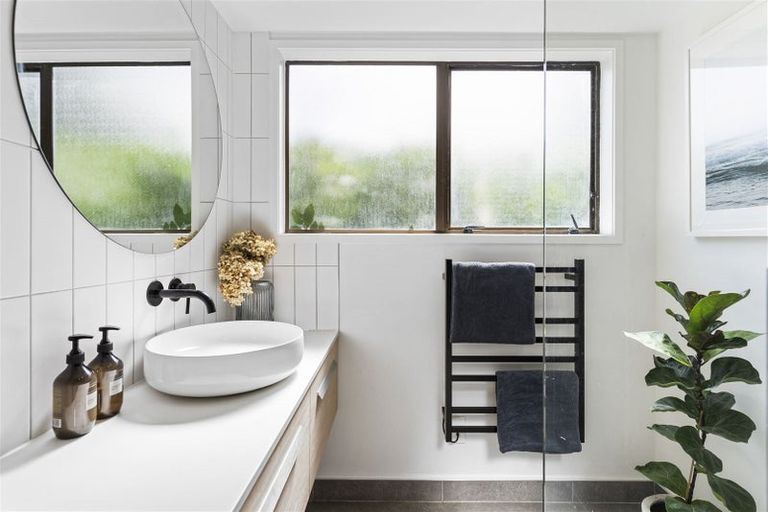 Photo of property in 14 Pahi Place, West Harbour, Auckland, 0618