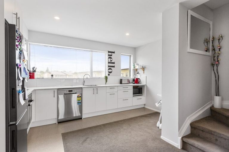 Photo of property in 5/11 Ray Small Drive, Papakura, 2110