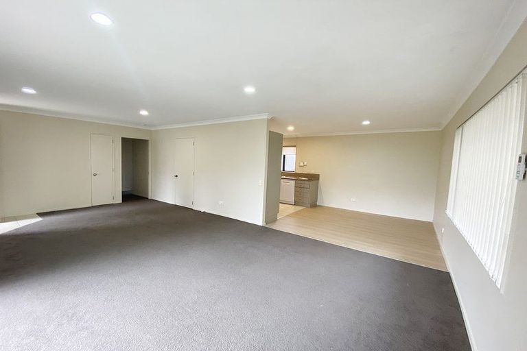 Photo of property in 44 Saralee Drive, Manurewa, Auckland, 2105
