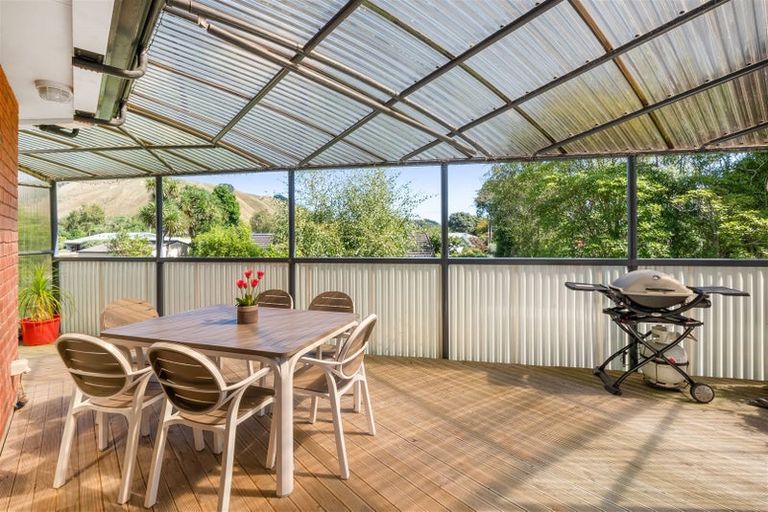 Photo of property in 16 Matuhi Street, Waikanae, 5036