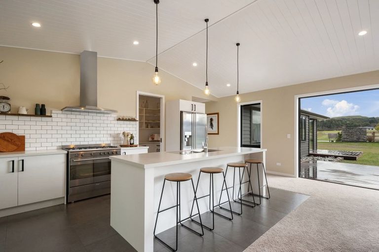 Photo of property in 12 Lancewood Way, Kinloch, Taupo, 3377