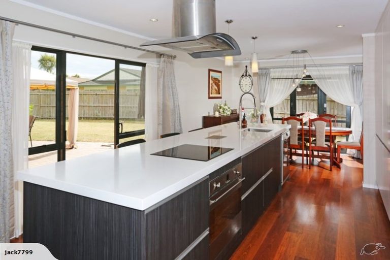 Photo of property in 3 Glenross Drive, Wattle Downs, Auckland, 2103