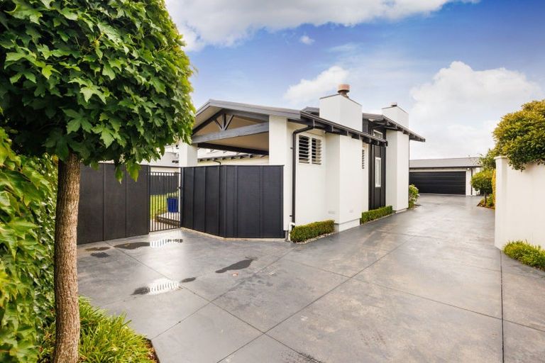 Photo of property in 5 Fairway Grove, Hokowhitu, Palmerston North, 4410