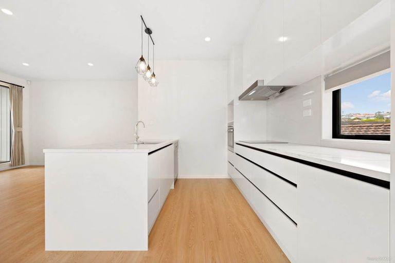 Photo of property in 24d Tomintoul Place, Highland Park, Auckland, 2010