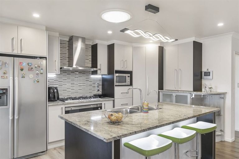 Photo of property in 40 Spoonbill Place, Unsworth Heights, Auckland, 0632