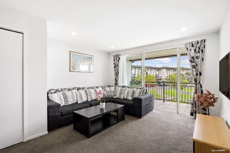 Photo of property in 5/1 Opito Way, East Tamaki, Auckland, 2013