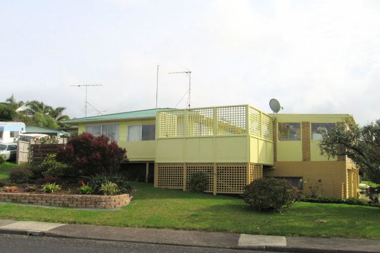 Photo of property in 37 Fairway Avenue, Red Beach, 0932