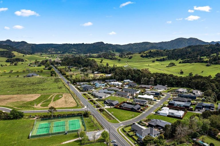 Photo of property in 28 Awanui Crescent, Matakana, Warkworth, 0985