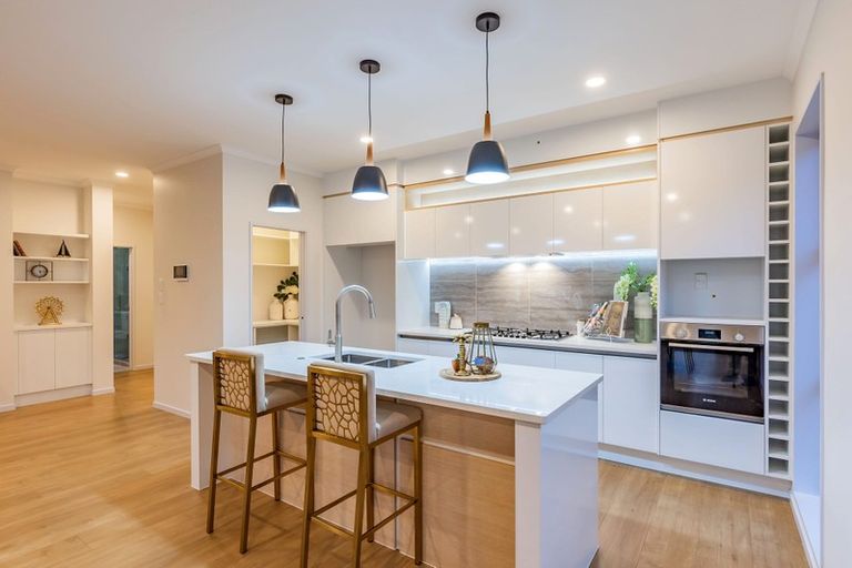 Photo of property in 43 Vinistra Road, Kumeu, 0810