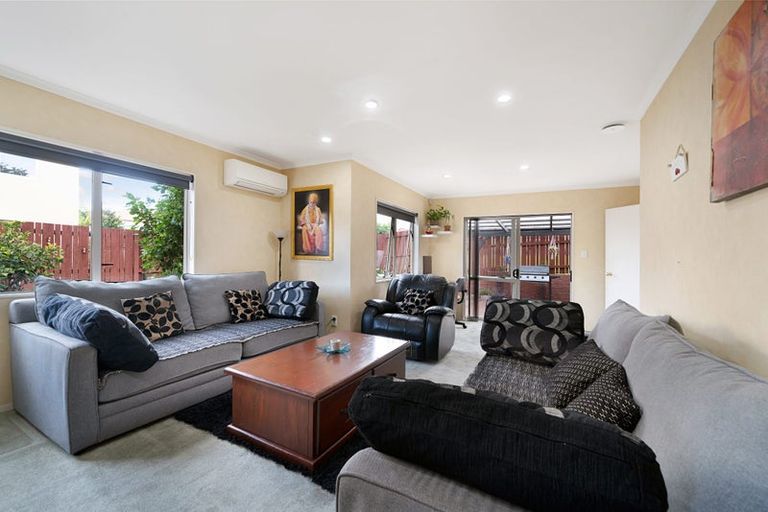 Photo of property in 10 Dainton Place, New Lynn, Auckland, 0600