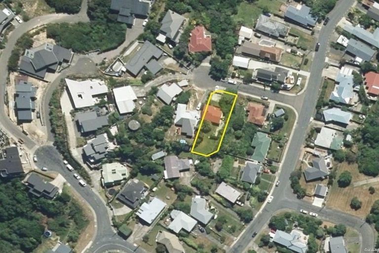 Photo of property in 2 Karoro Place, Paremata, Porirua, 5024