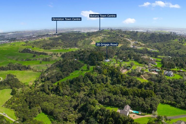 Photo of property in 28 Griggs Road, Whitford, Howick, 2571