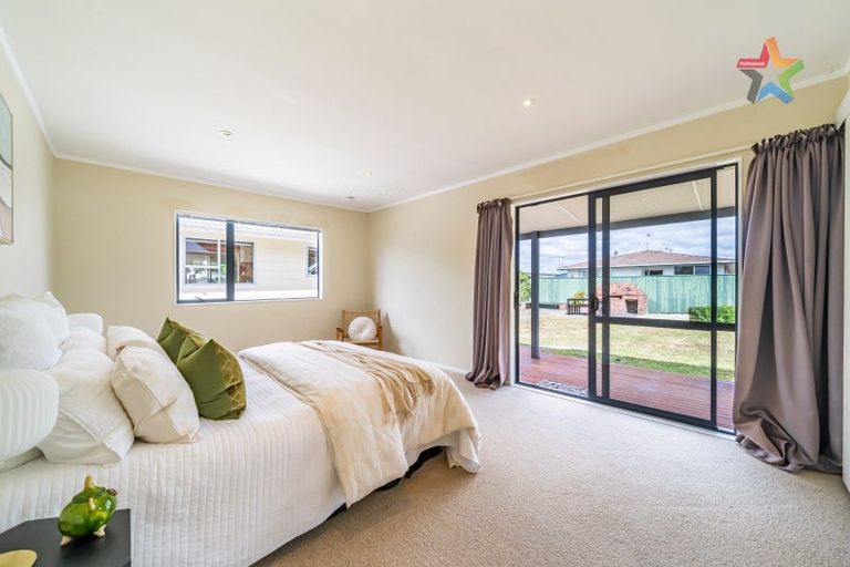 Photo of property in 25 Larchmont Grove, Totara Park, Upper Hutt, 5018