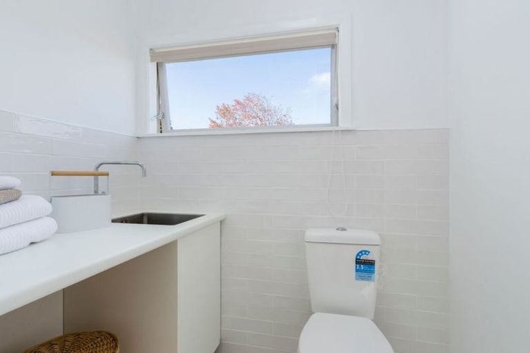 Photo of property in 1/12 Munstead Place, Hillcrest, Auckland, 0627