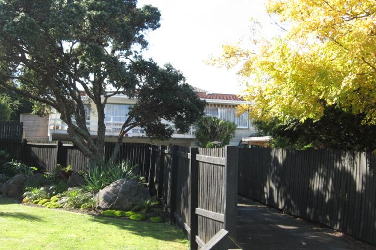 Photo of property in 14 Micawber Place, Mellons Bay, Auckland, 2014