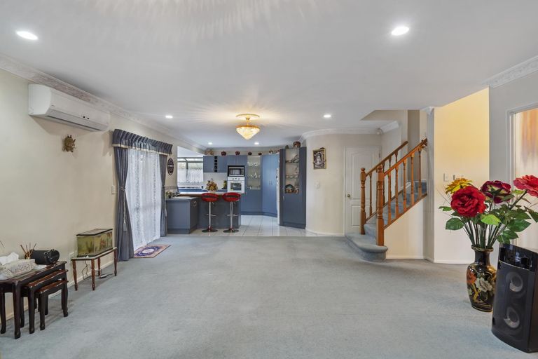 Photo of property in 12 Pistachio Place, Goodwood Heights, Auckland, 2105