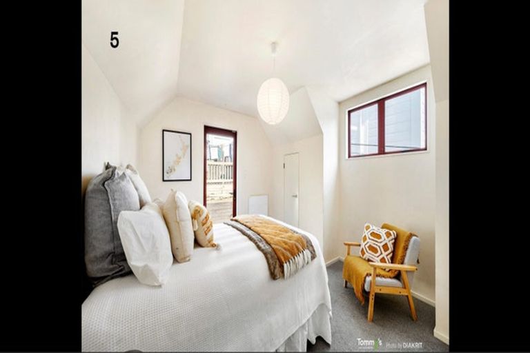 Photo of property in 8 Alameda Terrace, Aro Valley, Wellington, 6021