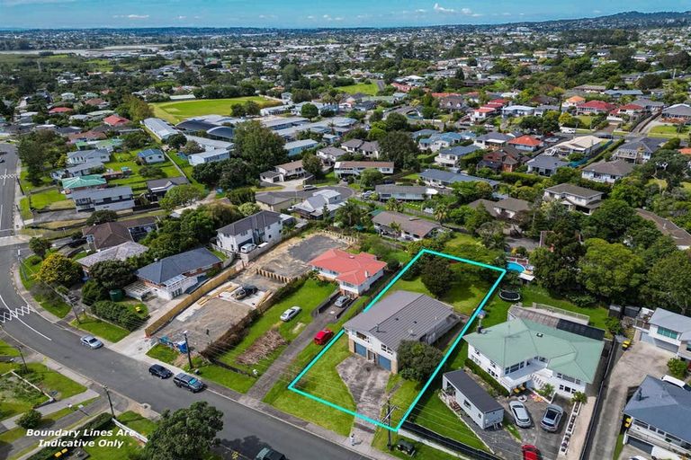 Photo of property in 17 Divich Avenue, Te Atatu South, Auckland, 0610
