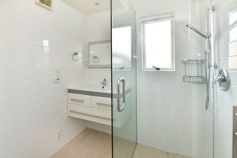 Photo of property in 63 Tindalls Bay Road, Tindalls Beach, Whangaparaoa, 0930