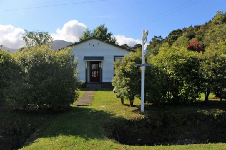 Photo of property in 3 Harper Street, Blackball, 7804