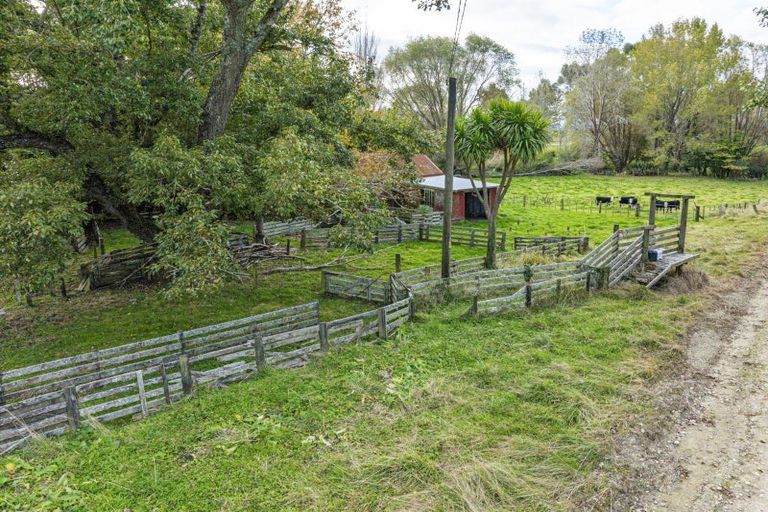 Photo of property in 37 Tawa Road, Maraetotara, Havelock North, 4294