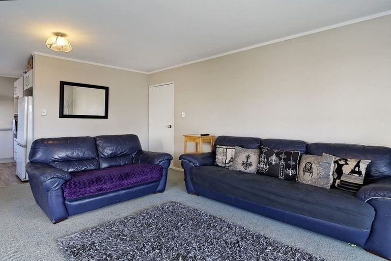 Photo of property in 2/56 Archibald Road, Kelston, Auckland, 0602