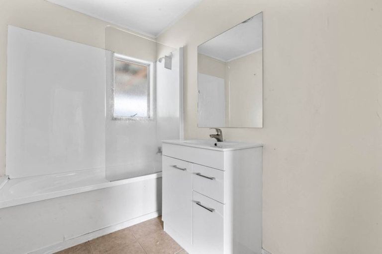 Photo of property in 28 Trimdon Street, Randwick Park, Auckland, 2105