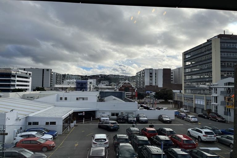 Photo of property in 4/25 Home Street, Mount Victoria, Wellington, 6011