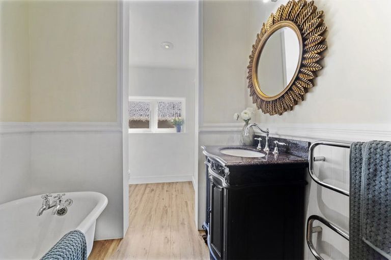 Photo of property in 5 Farm Road, Northland, Wellington, 6012