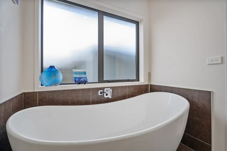 Photo of property in 32 Leeward Drive, Whitianga, 3510