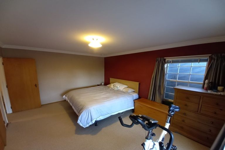 Photo of property in 4 Fernwood Place, Fitzherbert, Palmerston North, 4410