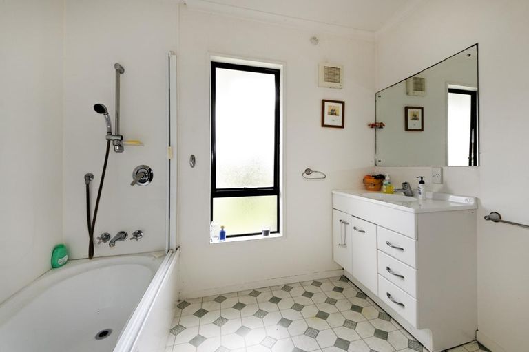 Photo of property in 23a Withers Road, Glen Eden, Auckland, 0602