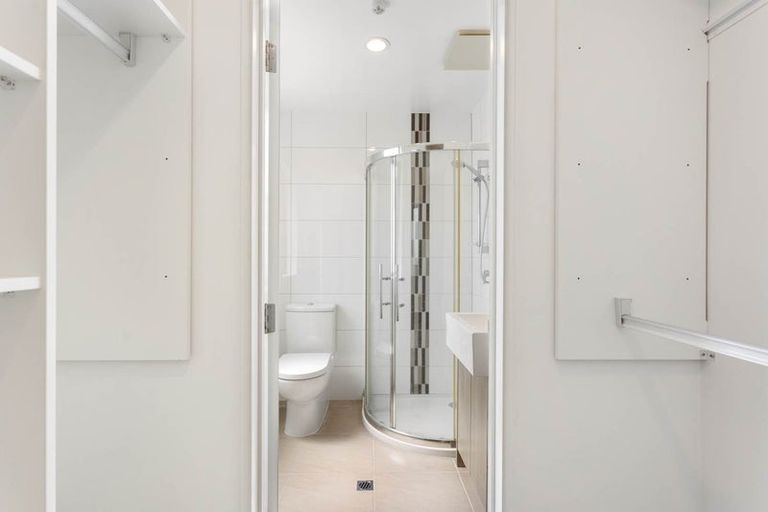 Photo of property in Apollo Apartments, 201/46 Rosedale Road, Rosedale, Auckland, 0632